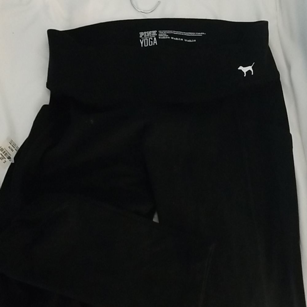 Pink yoga leggings, never worn